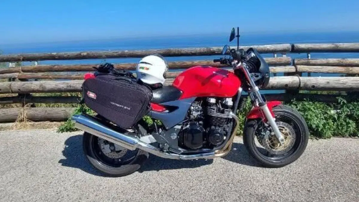 Kawasaki ZR-7 (2001 - 04) 