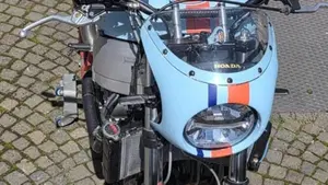 Honda CBR 900 RR Fireblade (2000 - 01)  (2)