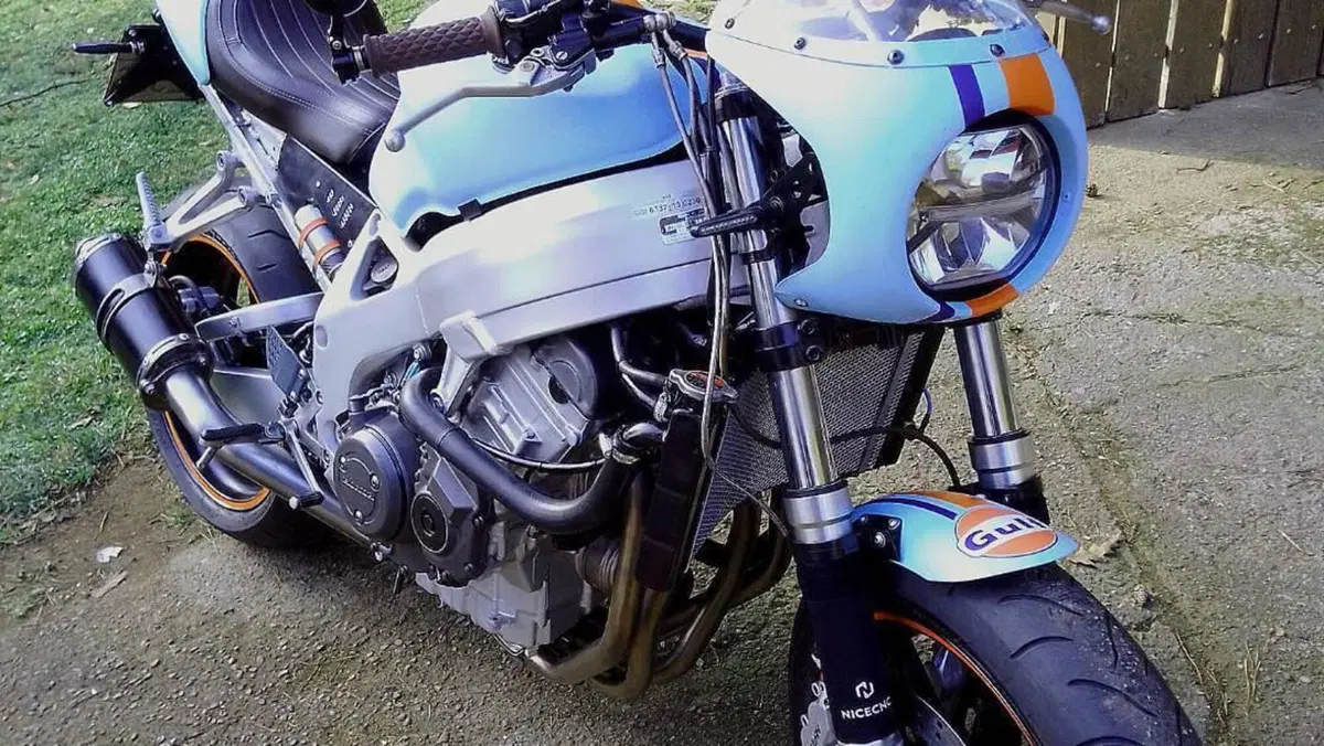 Honda CBR 900 RR Fireblade (2000 - 01)  (8)