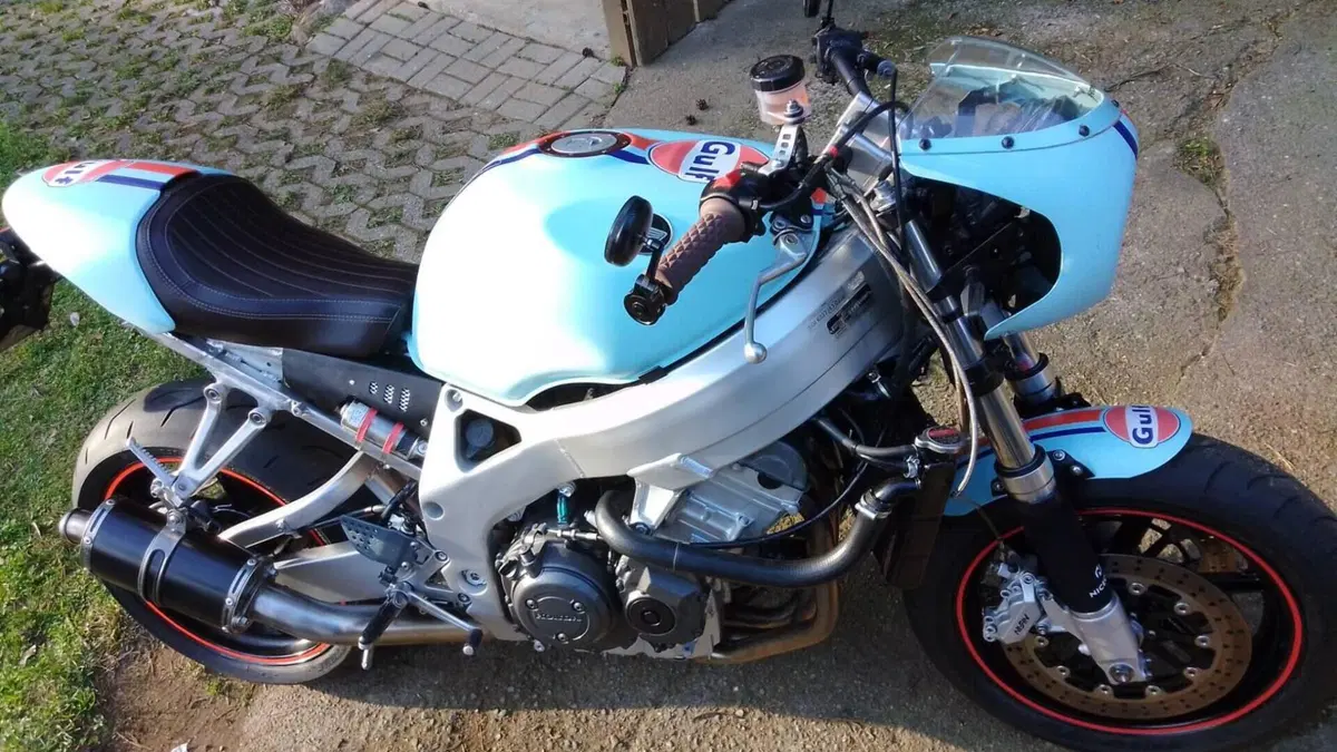 Honda CBR 900 RR Fireblade (2000 - 01)  (12)