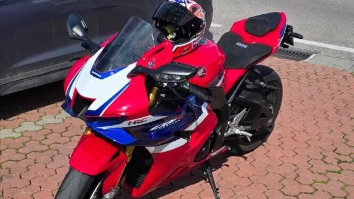Honda CBR 1000 RR-R Fireblade SP (2024 - 26)  (2)