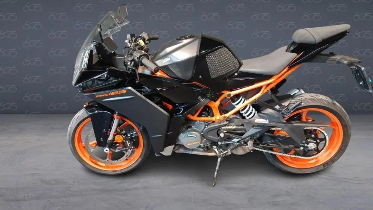 KTM RC 125 (2022 - 26)  (2)