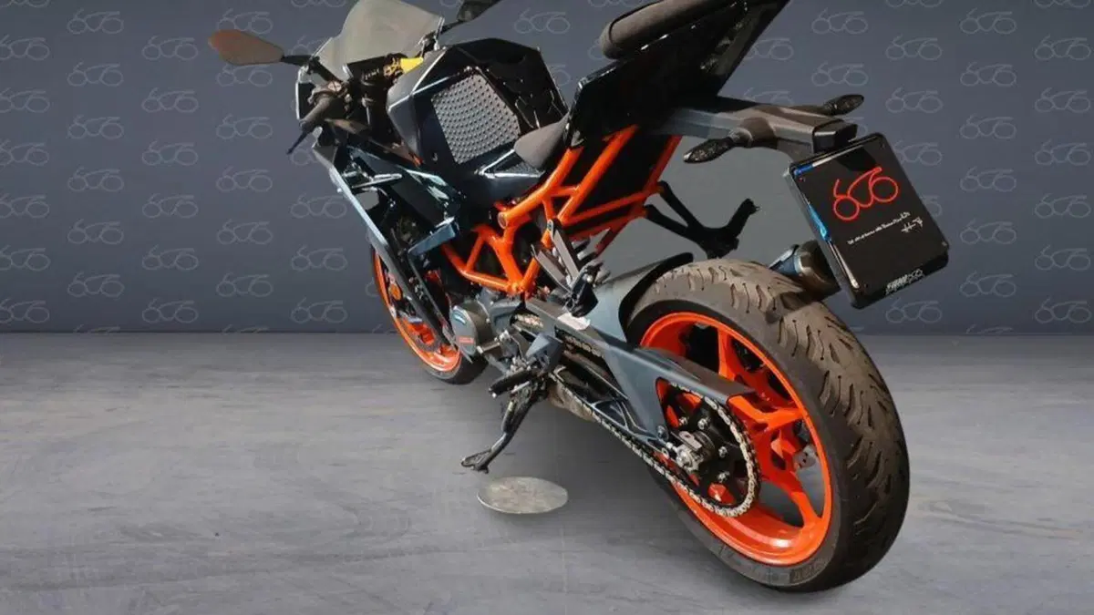 KTM RC 125 (2022 - 26)  (4)