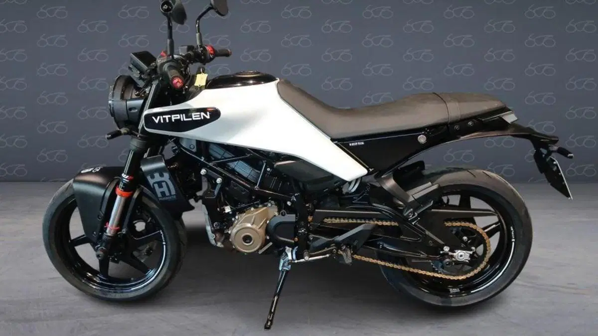 Husqvarna Svartpilen 125 (2024 - 26)  (2)