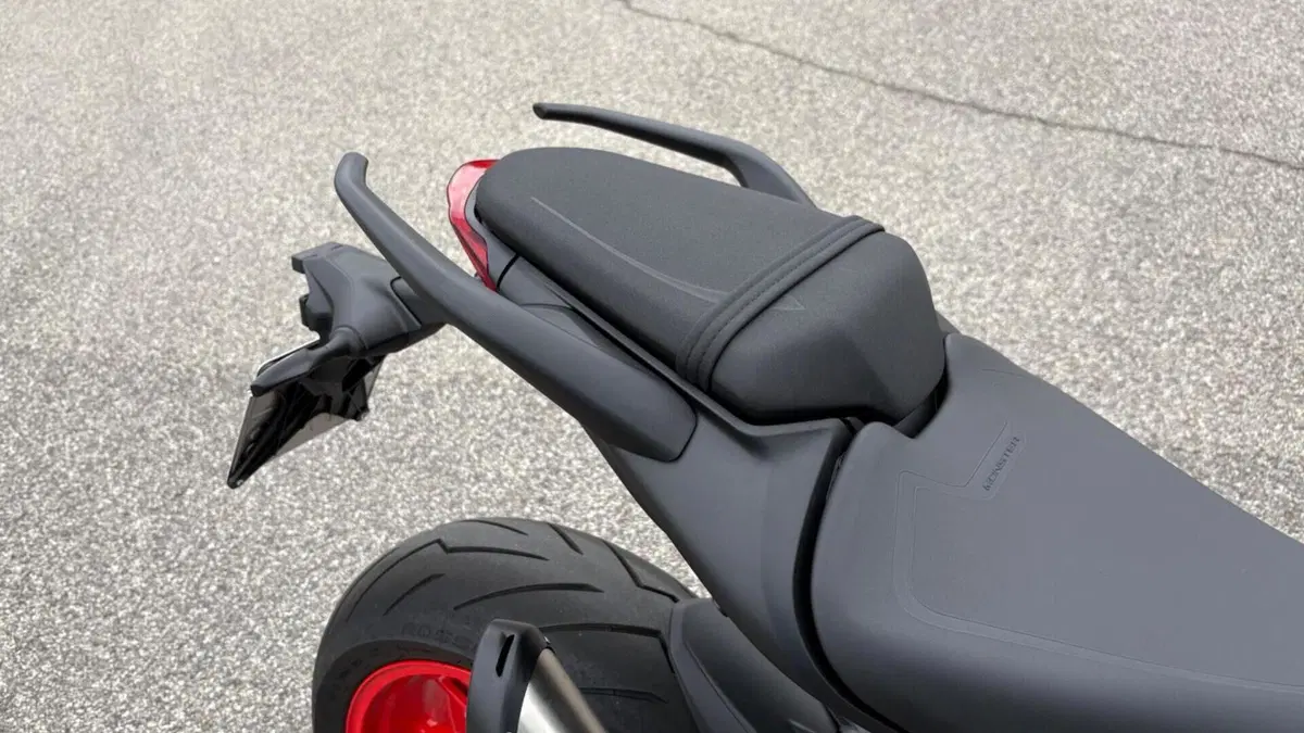 Ducati Monster 937 + (2021 - 25)  (7)