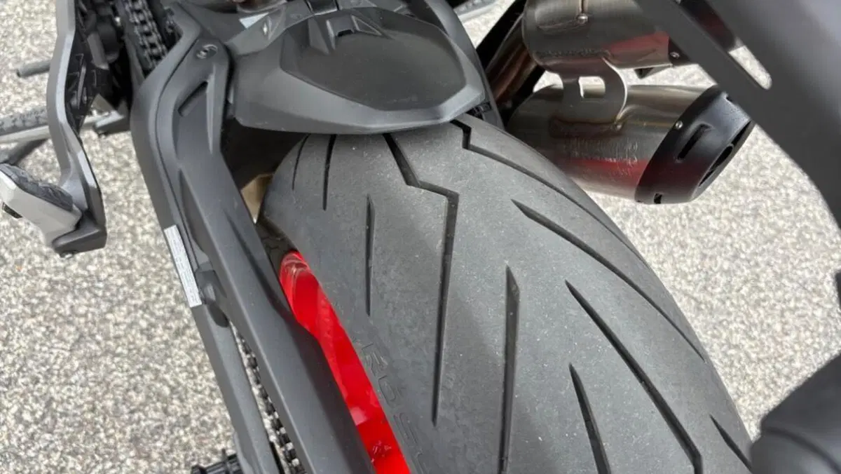 Ducati Monster 937 + (2021 - 25)  (14)