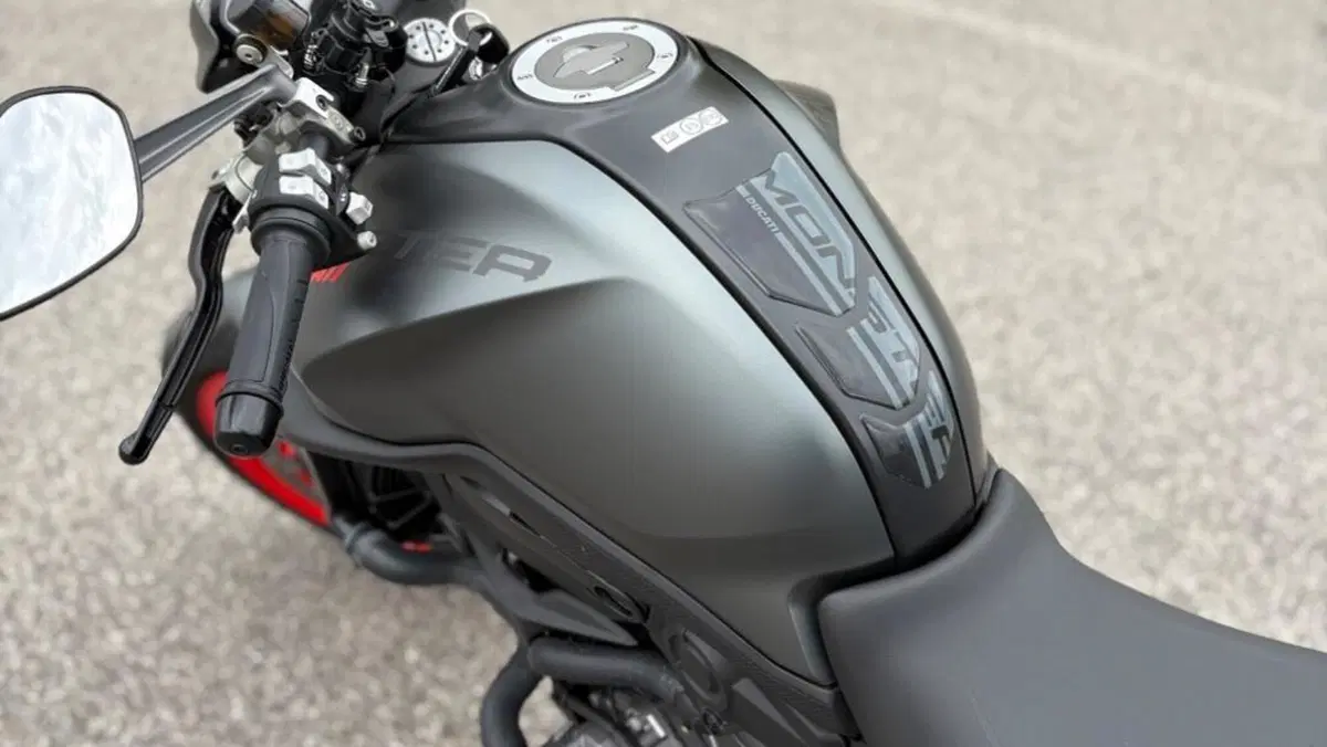 Ducati Monster 937 + (2021 - 25)  (15)