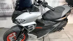 Aprilia SR GT 200 (2022 - 24)  (4)