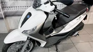 Piaggio Medley 150 ABS (2021 - 25)  (9)