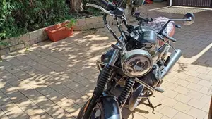 Moto Guzzi V7 III Stone (2017 - 20)  (2)