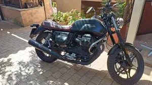 Moto Guzzi V7 III Stone (2017 - 20)  (3)