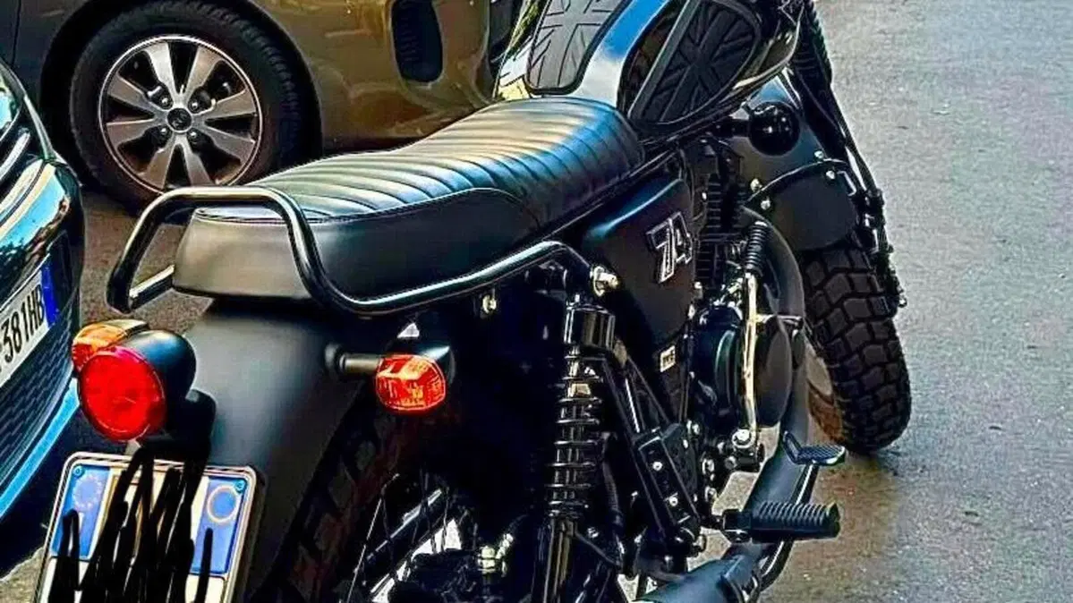 Archive Motorcycle AM 125 Blackpearl (2025 - 26) 