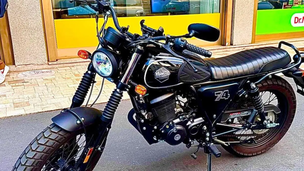 Archive Motorcycle AM 125 Blackpearl (2025 - 26)  (2)
