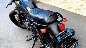 Archive Motorcycle AM 125 Blackpearl (2025 - 26)  (3)