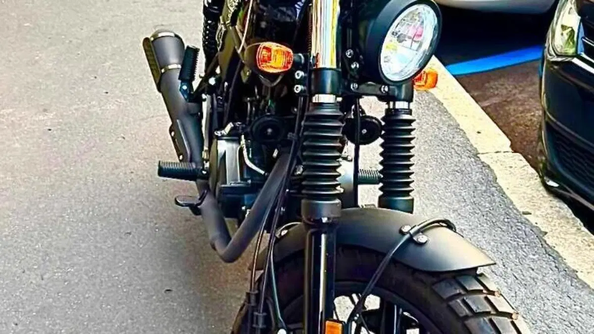 Archive Motorcycle AM 125 Blackpearl (2025 - 26)  (4)