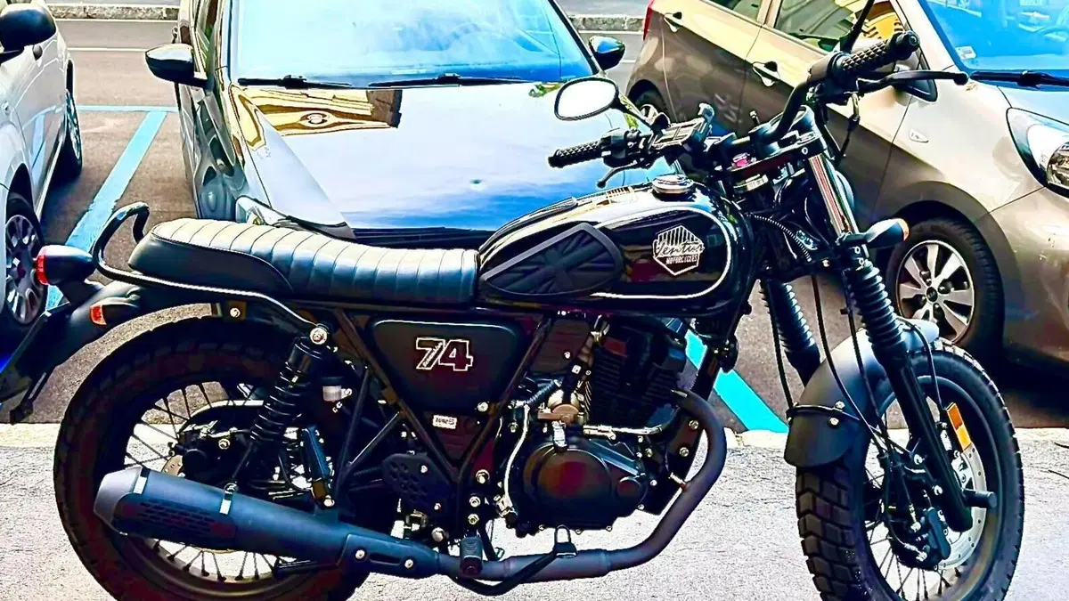 Archive Motorcycle AM 125 Blackpearl (2025 - 26)  (5)