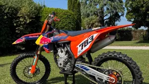 KTM 250 SX-F (2017)  (2)