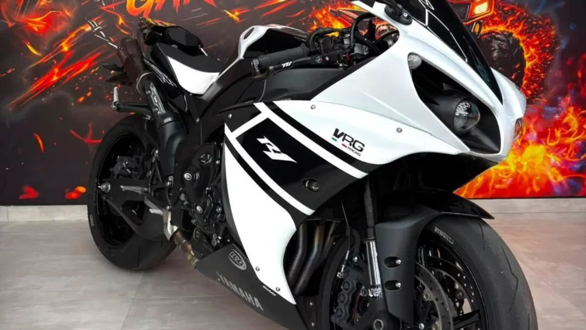Yamaha YZF R1 (2012 - 14)  (2)
