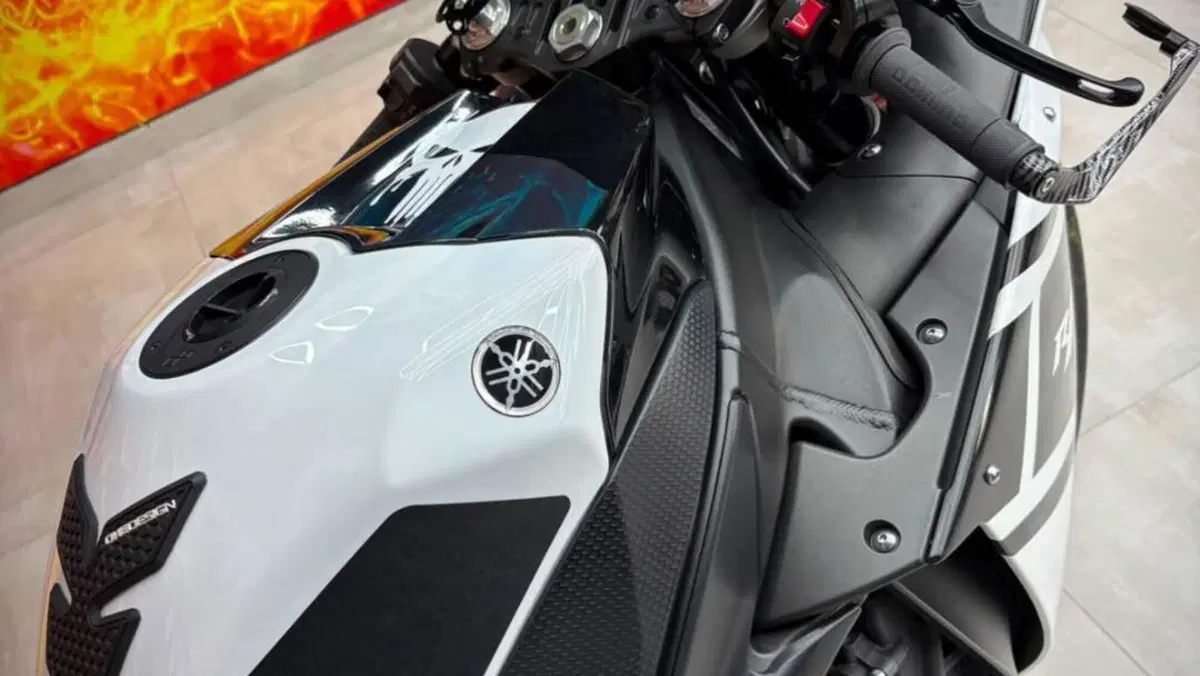 Yamaha YZF R1 (2012 - 14)  (8)