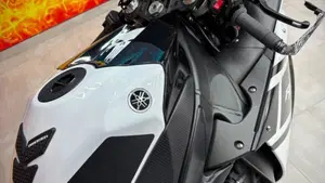 Yamaha YZF R1 (2012 - 14)  (8)
