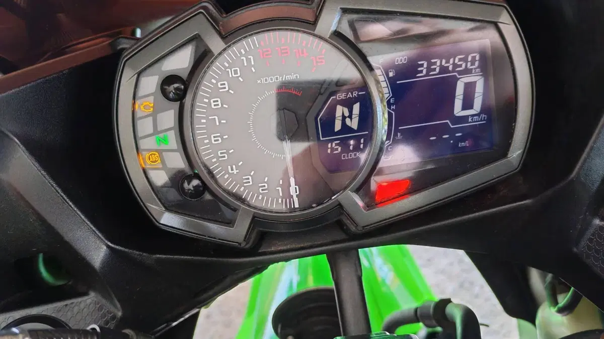 Kawasaki Ninja 400 KRT (2018)  (4)