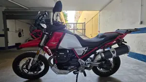Moto Guzzi V85 TT Evocative Graphics (2021 - 23)  (3)