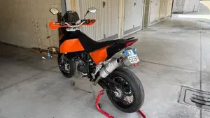 KTM 690 Supermoto  (2)
