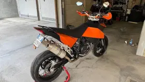 KTM 690 Supermoto  (3)