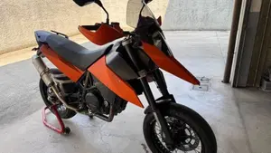 KTM 690 Supermoto  (4)