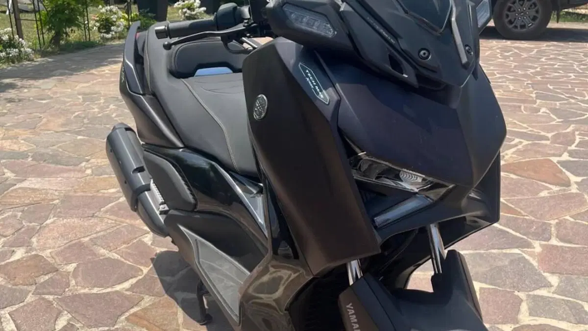 Yamaha X-Max 300 Tech Max (2021 - 24)  (2)