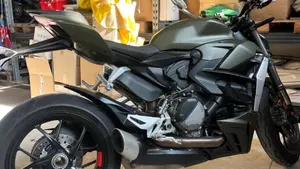 Ducati Streetfighter V2 (2022 - 24)  (4)