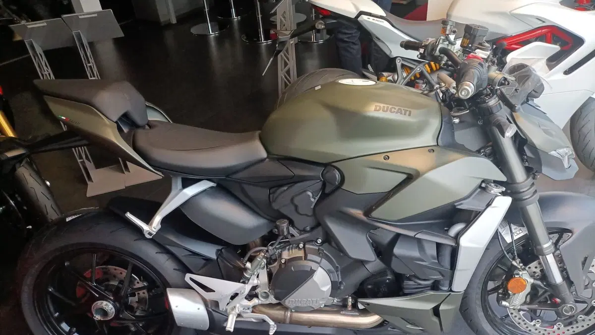 Ducati Streetfighter V2 (2022 - 24)  (8)