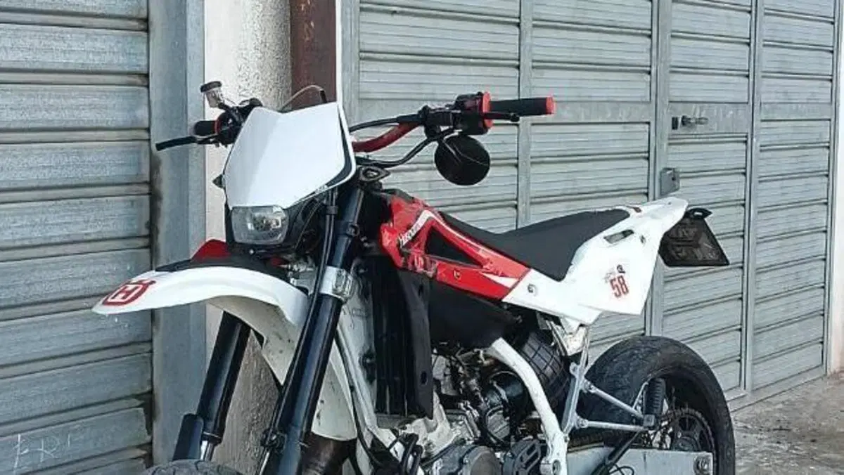 Husqvarna SM 125 (2010 - 12)  (2)