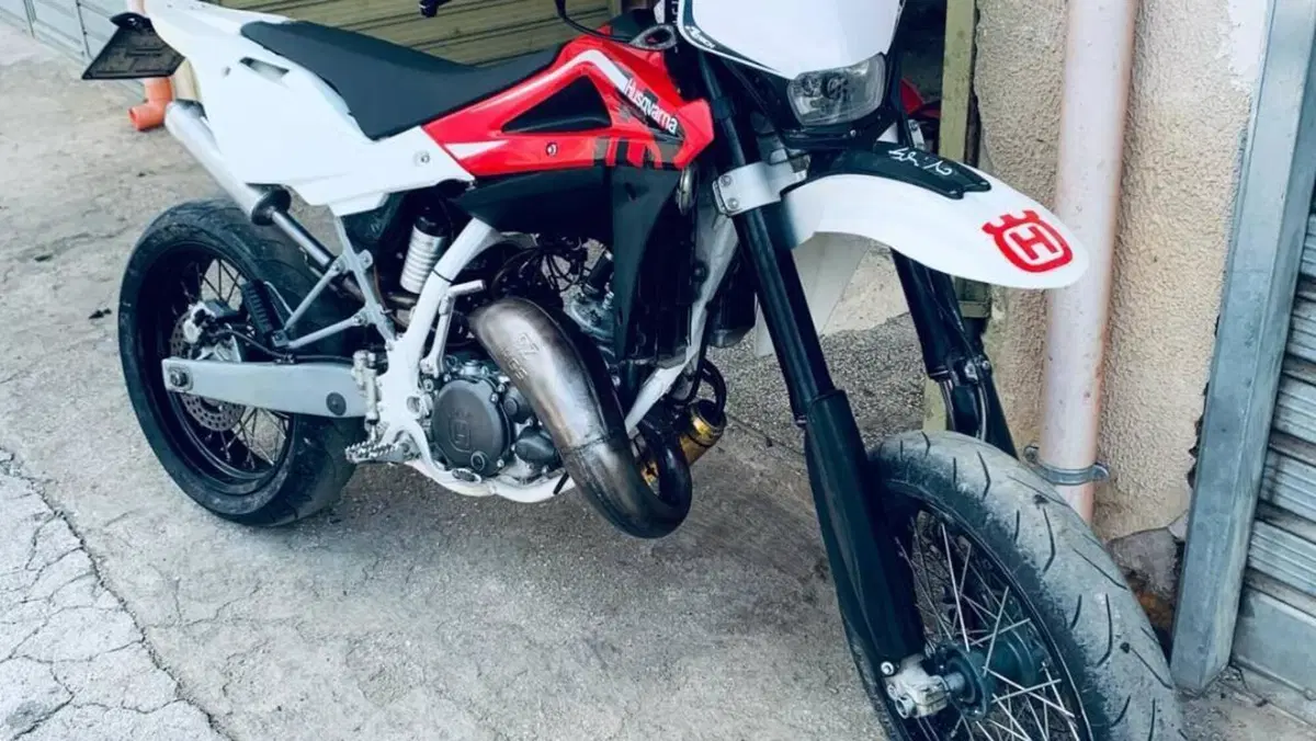 Husqvarna SM 125 (2010 - 12)  (4)