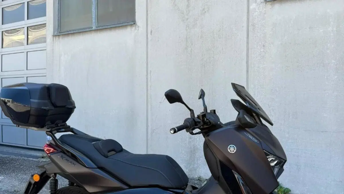 Yamaha X-Max 300 Tech Max (2025 - 26)  (2)