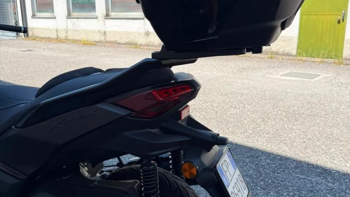 Yamaha X-Max 300 Tech Max (2025 - 26)  (5)
