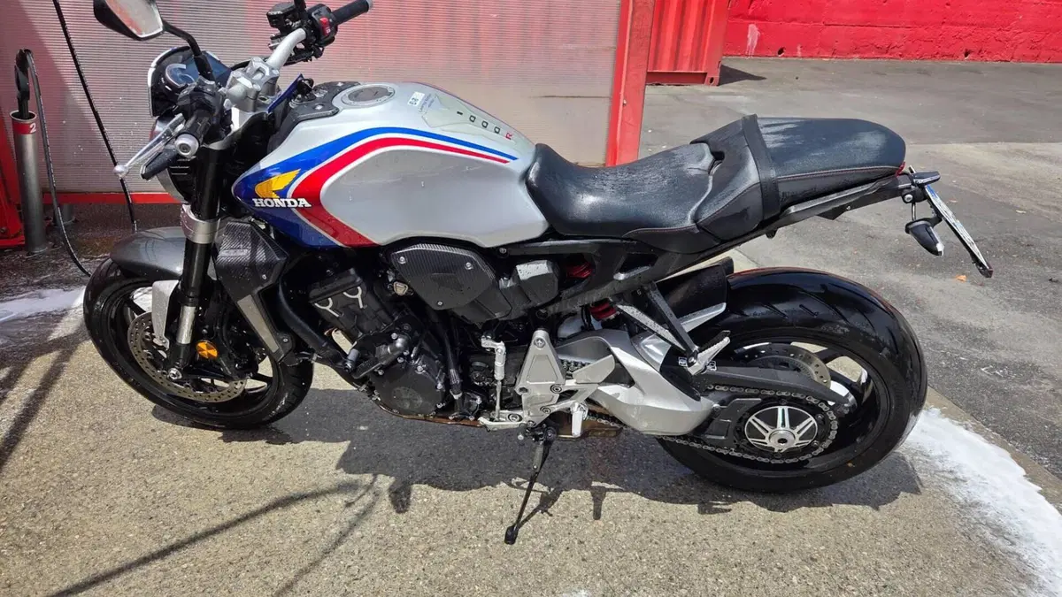 Honda CB 1000 R + Limited Edition (2019)  (2)