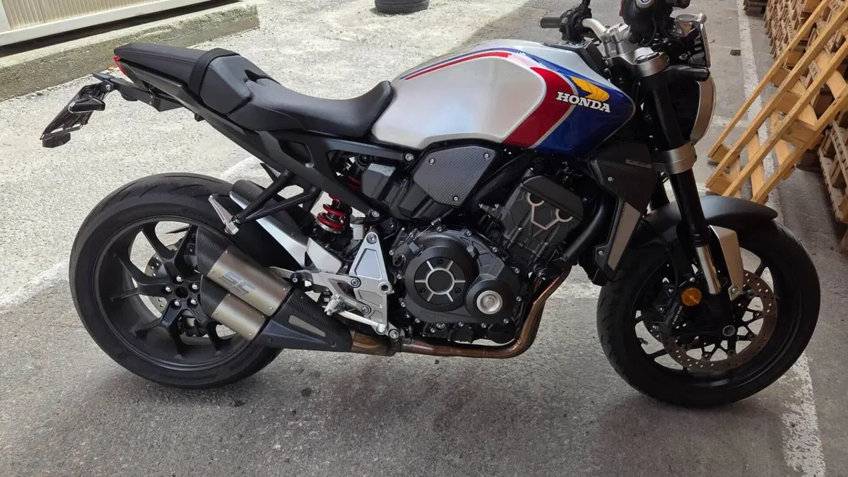 Honda CB 1000 R + Limited Edition (2019)  (3)