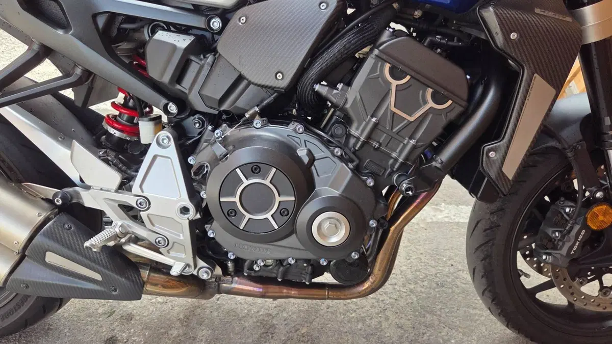 Honda CB 1000 R + Limited Edition (2019)  (5)