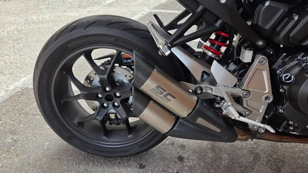 Honda CB 1000 R + Limited Edition (2019)  (6)