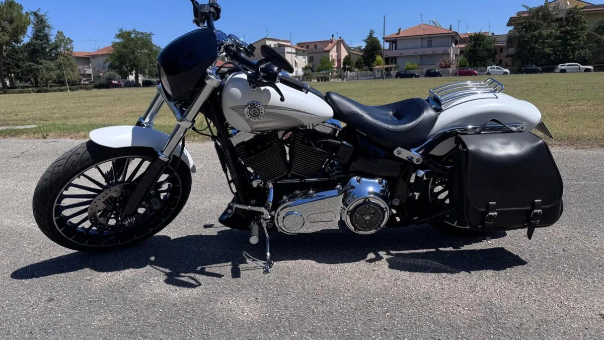 Harley-Davidson 1690 Breakout (2013 - 17) - FXSB 