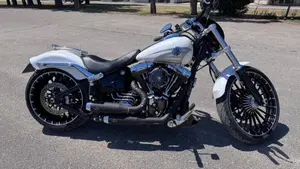 Harley-Davidson 1690 Breakout (2013 - 17) - FXSB  (2)