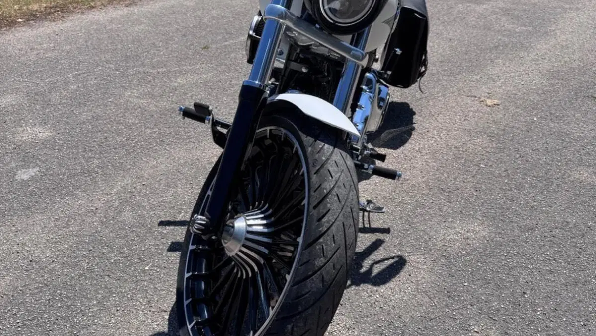Harley-Davidson 1690 Breakout (2013 - 17) - FXSB  (3)