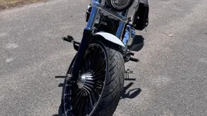 Harley-Davidson 1690 Breakout (2013 - 17) - FXSB  (3)