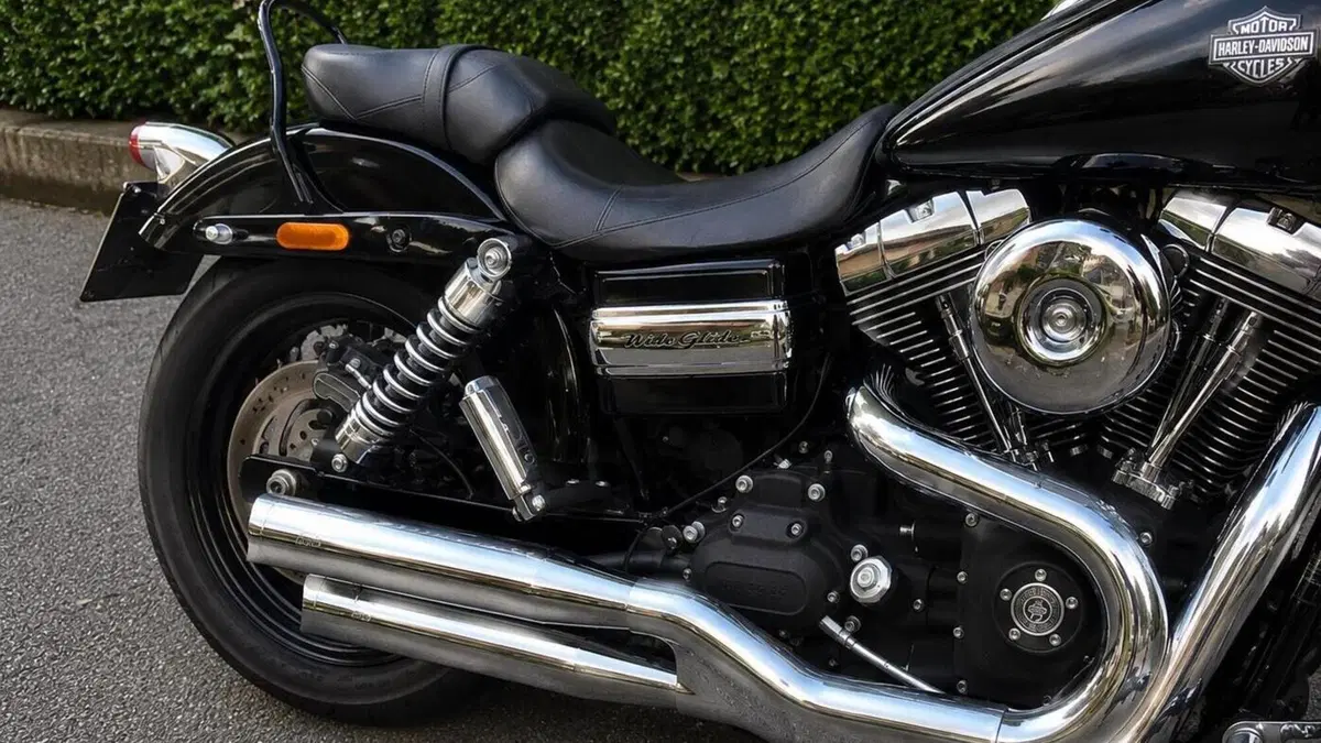 Harley-Davidson 1584 Wide Glide (2007 - 11) - FXDWG  (3)