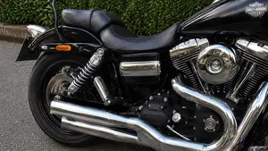 Harley-Davidson 1584 Wide Glide (2007 - 11) - FXDWG  (3)