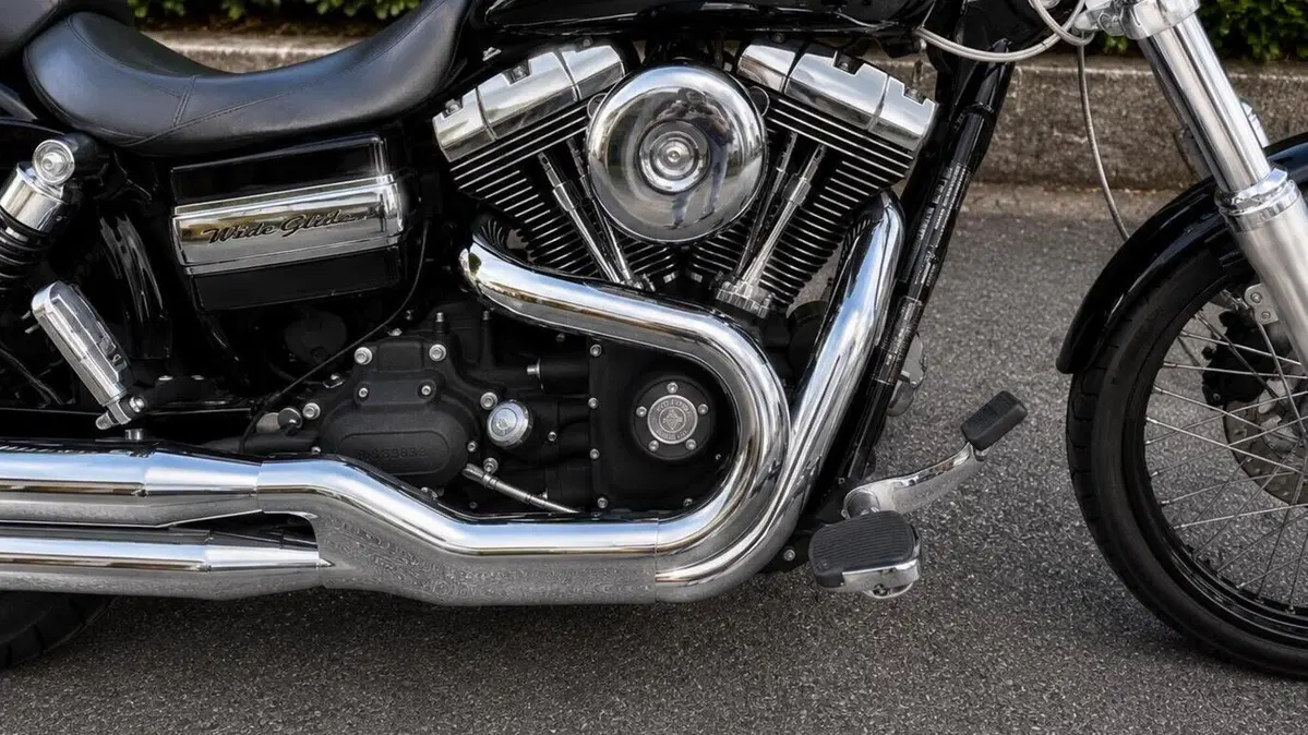 Harley-Davidson 1584 Wide Glide (2007 - 11) - FXDWG  (2)
