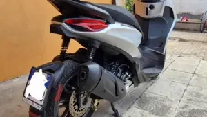 Piaggio Beverly 300 S ABS-ASR (2021 - 25)  (2)