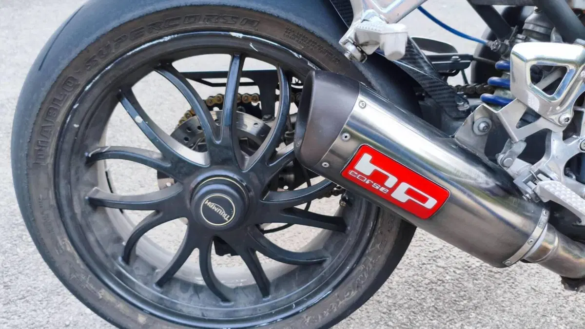 Triumph Speed Triple 1050 (2005 - 11)  (9)