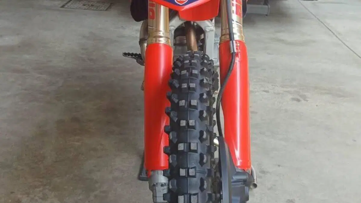 Honda CRF 250R (2024)  (4)